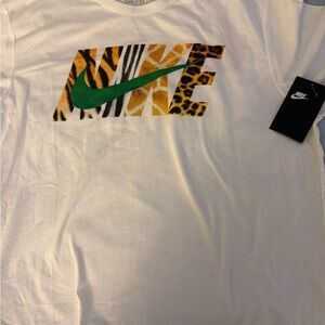 Cute Nike White Athletic Tee animal print XXL. NWT